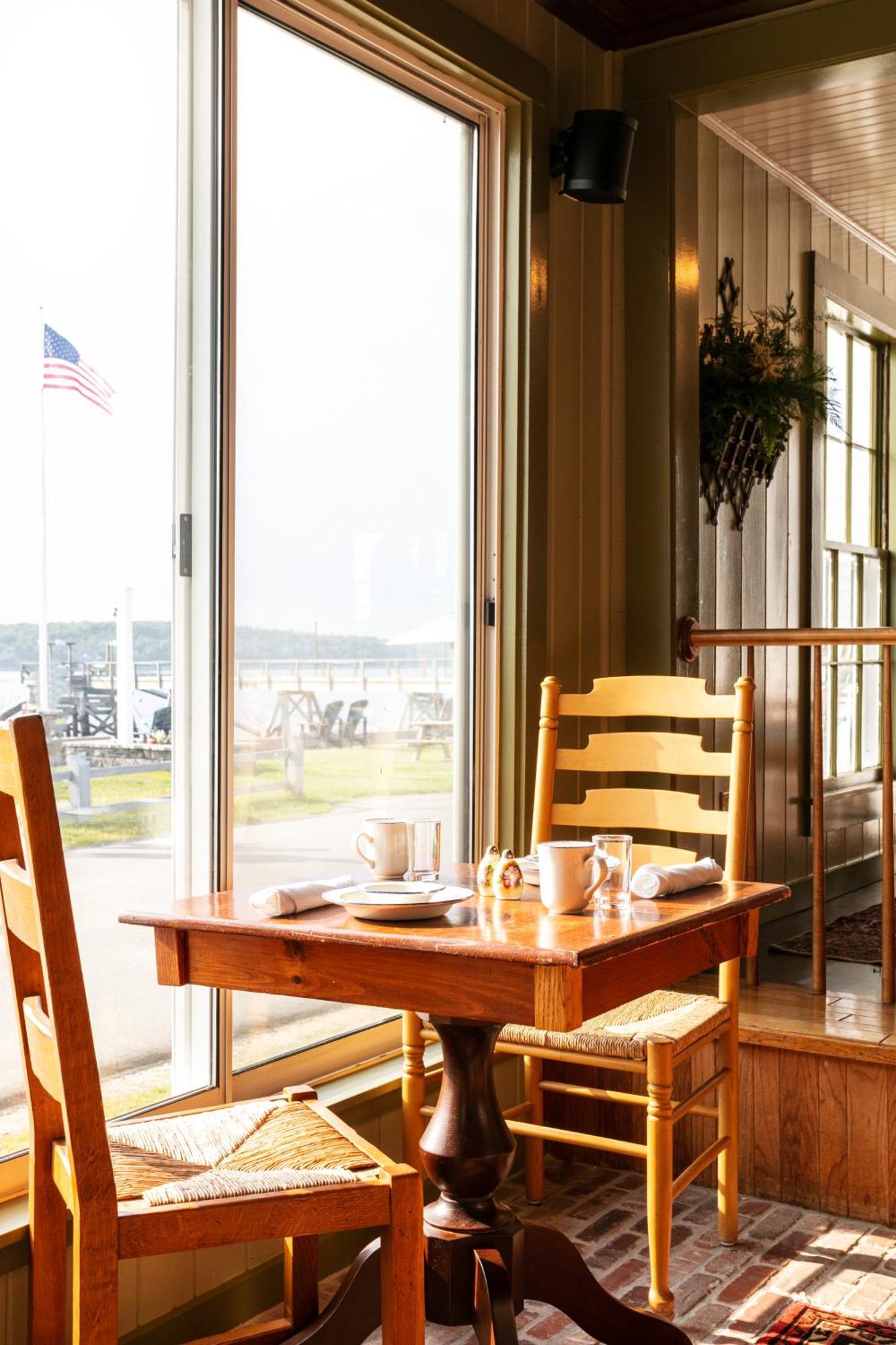 Bluebird Ocean Point Inn 外观 照片